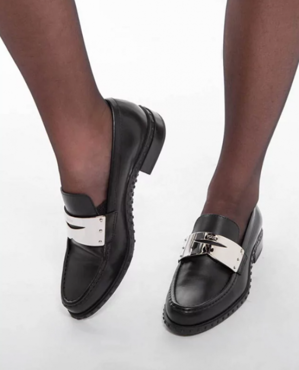 Sepatu Moccasin dengan Detail Logam